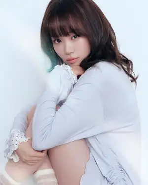 LE SSERAFIMキム・チェウォン＞ミニボトムでキュートに美脚見せ ロンT、スカート付きレギンスも 「ジェラート ピケ」初のウェルネスウエアでモデルに（毎日キレイ）