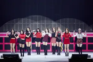 TWICE、初のアリーナ・ツアーが開幕「ONCEの皆さんの応援のおかげ」
