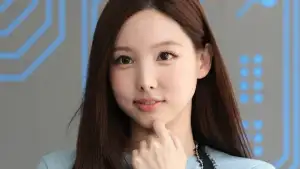 TWICEのナヨンが、ブラジル風の雰囲気で10月を盛り上げた。