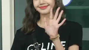 BLACKPINK: Lisa apologizes for a racist slur made before her debut