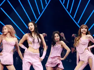 BLINKs unhappy as only 40 fans were invited to BLACKPINK’s 10th anniversary