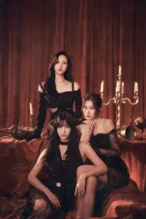 TWICEの日本人メンバー、MINA、SANA、MOMOからなる3人組ユニット「MISAMO」JAPAN 1st MINI ALBUM「Masterpiece」発売記念 MISAMO Gallery『Masterpiece』開催!FC会員対象 ご来店予約受付中!