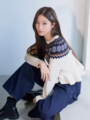 LE SSERAFIM KAZUHA と HONG EUNCHAE が纏う、GU × rokh vol.2
