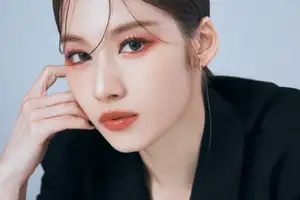 【YSL BEAUTY】TWICE SANA がスペシャル トークショーに登場!