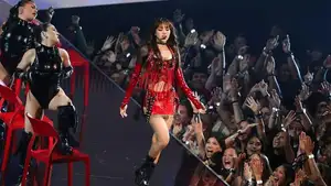 BLACKPINK's Lisa Performs 'SaWaDiKa' Live for First Time at MTV VMAs