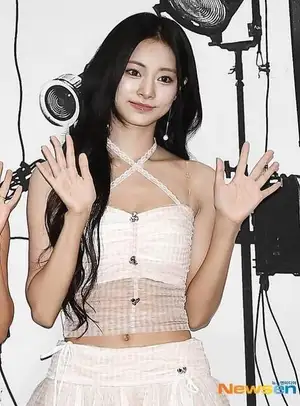 TWICE ツウィ、JYPとの再契約を協議中…ジョンヨンに続き報道に注目(Kstyle)
