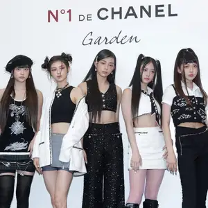 韓国ガールズグループ「NewJeans(ニュージーンズ)」が電撃デビュー! 「シャネル」イベントでの最新SNAPとプロフィールをお届け