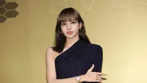 BLACKPINK's Lisa Just Made Her Runway Debut