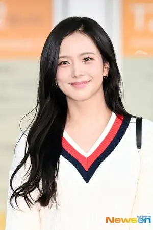 【PHOTO】BLACKPINK ジス、海外スケジュールのためアメリカへ出国(動画あり)