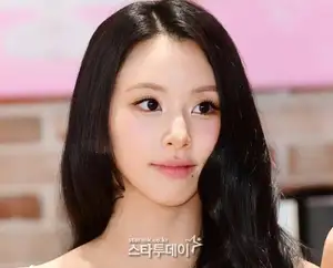 "Would I Do That Openly?" TWICE's Chaeyoung Addresses Sudden Indoor Smoking Rumors