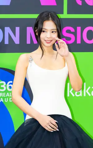 BLACKPINK ジェニー、30歳の節目は東京で。世界的アイコンのファッションを振り返る。