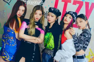 “TWICEの妹分”ITZY、生配信イベント実施!日本デビューをファンがお祝い – 画像一覧(1/5)