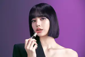 BLACKPINKのリサが、M·A·Cの新しいアンバサダーに就任!