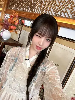IVE’s Liz Shines on ‘Hangout with Yoo’ with Iconic 80s Performances