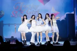 ILLIT、新曲をサプライズでネタバレ!K-POPカバーから感動の涙まで「誇らしいアーティストになりたい」