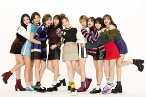 韓国発の新星9人組TWICE 10代女子の新カリスマへ