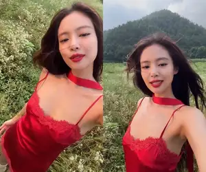 BLACKPINKジェニー、こんなに強烈だなんて…大胆な赤い口紅&赤コーデ公開(朝鮮日報日本語版)