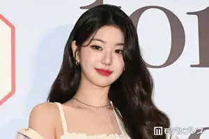 IVEウォニョン、日本のコンビニ降臨ショットに反響「オーラが隠し切れない」「何気ない瞬間も可愛すぎる」