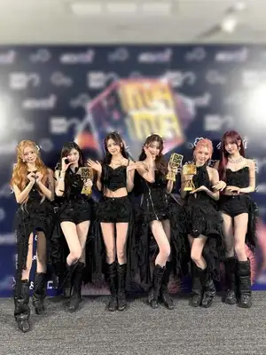 IVE Wins Triple Crown at 2025 MAMA Awards