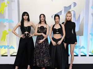 BLACKPINK makes history at VMAs 2022 with ‘Pink Venom’ Performance, plus Lisa wins best K-pop award