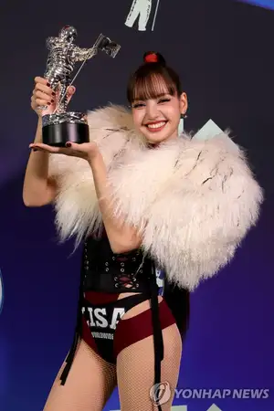 BLACKPINK's Lisa becomes 1st Asian soloist to win Best Pop at MTV VMAs