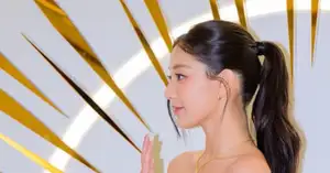 [Photo] TWICE Ji-hyo stuns in off-shoulder - CHOSUNBIZ