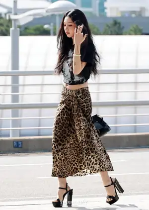 TWICE Chaeyoung 'Captivating Airport Fashion' [★Photo]