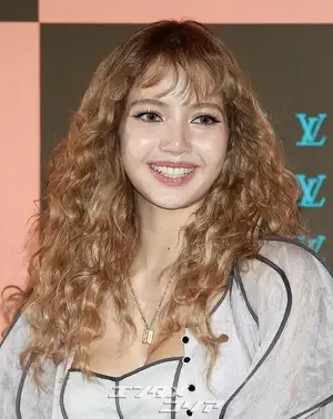 リサもついに謝罪…BLACKPINKの10周年を巡る騒動に「本当に申し訳ない」（朝鮮日報日本語版）