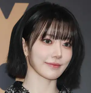 LE SSERAFIMのSAKURA、バキバキ腹筋オフショ公開「ビジュ天才すぎ」