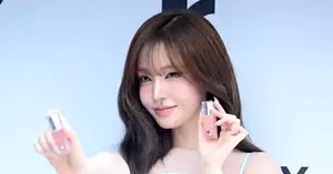 [Photo] IVE Liz flashes charming dimple smile - CHOSUNBIZ
