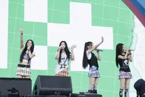 ILLIT、約3万人来場『LuckyFes』初出演 「I Got Your Back」「It’s Me」など全8曲披露