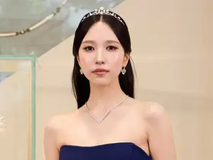 TWICE・MINA、ティアラを身に付け大阪に降臨 - 今一番ジュエリーを贈りたい相手とは? 母への感謝を明かす