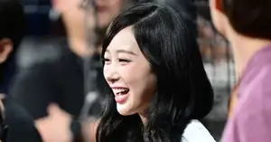 [Photo] aespa Giselle beams before ceremonial pitch - CHOSUNBIZ