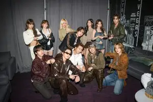 LE SSERAFIM, Surprise Two-Shot with 'World-Class' Senior Group BTS