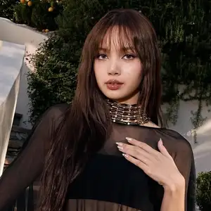 《塩顔好き?》BLACKPINK・リサ 新“熱愛相手”2人が朝ドラ俳優に“そっくり”と話題…過去には“公開イチャイチャ”で大炎上も