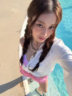 TWICEジヒョ、水着モデルの見事なウオーターウエア・コーデ…まさに夏の象徴(朝鮮日報日本語版)