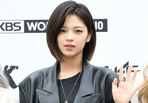 TWICEジョンヨン、11年所属したJYPを離れ新たな挑戦へ…「実はとても怖い」率直な心境を告白