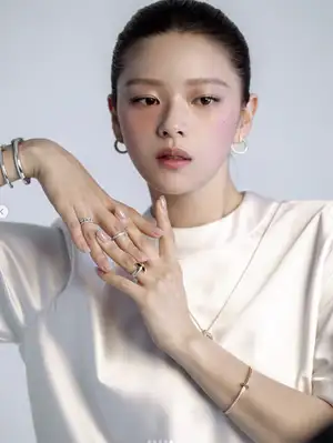 Jeongyeon Looks Completely Different After Leaving JYP... Drops TWICE and Makes a Fresh Start as Actress Yoo Jeong-yeon