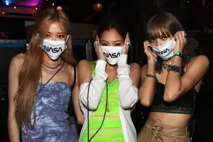 A Timeline of Ariana Grande & BLACKPINK’s Friendship, From Covers to Coachella