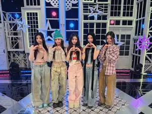 ILLITが『サクサクヒムヒム』登場!ヒット曲「NOT CUTE ANYMORE」を日本のテレビ初披露