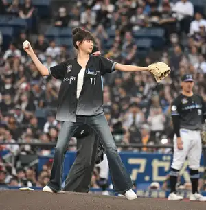 LE SSERAFIMのウンチェ、サマーソニック出演のマリンで始球式「野球がとても大好きなので、うれしい1日」（サンケイスポーツ）