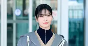 TWICE Momo stuns with cutout mini skirt at Incheon airport - CHOSUNBIZ