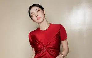 aespa’s NINGNING Stars In Versace's High-Glam Holiday Campaign