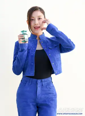 TWICE's Jihyo Shows Off Her Lovely Beauty