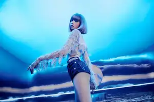 LISA(from BLACKPINK)、DJスネイクの新曲「SG」に参加! パワフルなダンスでMVにも出演