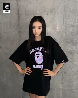 「BAPE X aespa」コラボレーションの限定コレクション発表 Tシャツ、フーディ、アクセ展開