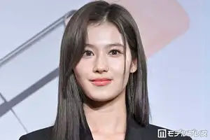 TWICEサナ、美デコルテ輝くノースリーブ姿に反響相次ぐ「圧倒的美」「透明感がすごい」(モデルプレス)