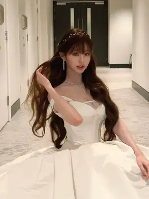 IVEチャン・ウォニョン、華やかな白いドレスを着てお姫さまビジュアル（朝鮮日報日本語版）