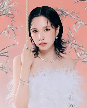 TWICE ミナ&ハン・ソヒ、圧倒的な美貌を披露!ジュエリーブランド「BOUCHERON」ホリデーキャンペーンに登場(動画あり)