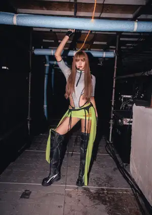 BLACKPINKリサのスタイリストに独占インタビュー。「DEADLINE」ワールドツアールックのインスピレーションとは